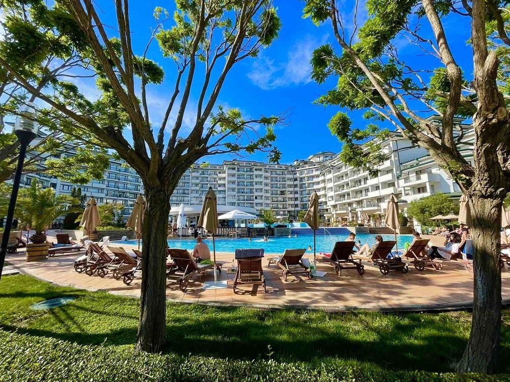 Vysoký standard a pestré vybavení – Skvělé dvoupokojové apartmá v luxusním komplexu přímo u moře v Ravda