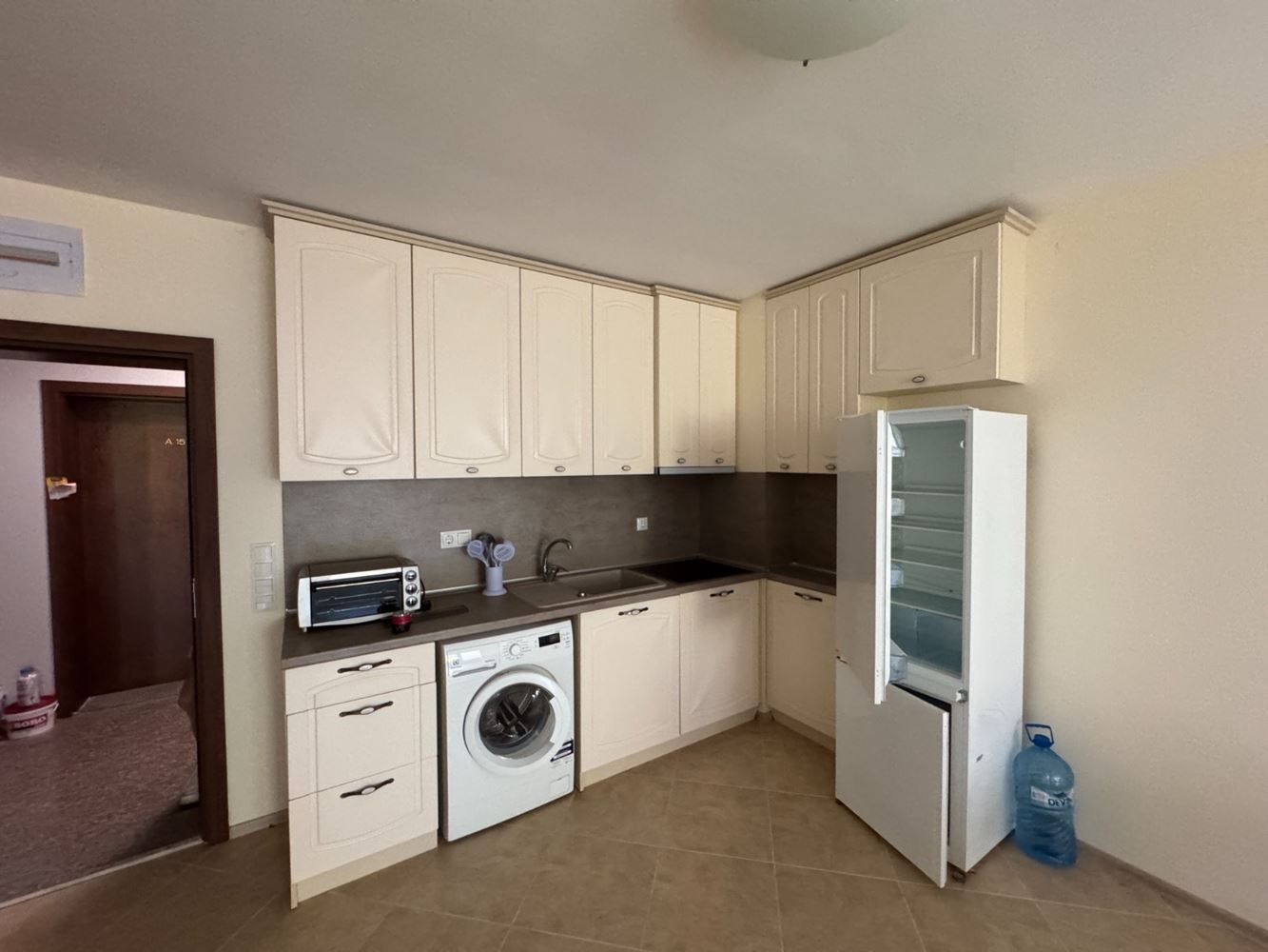 Apartmán s jednou ložnicí s výhledem na bazén v Sozopolu – prostorný, zařízený a připravený k užívání