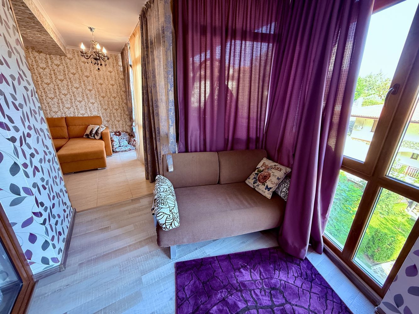 Apartmán v první linii ve Sveti Vlas – stylová nemovitost u pláže a jachetního přístavu „Marina Dinevi“