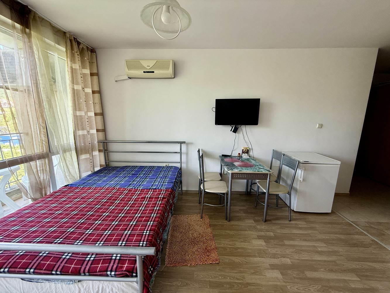 Útulné a plně zařízené studio ve Sveti Vlasu – perfektní domov u moře s nízkým poplatkem za údržbu