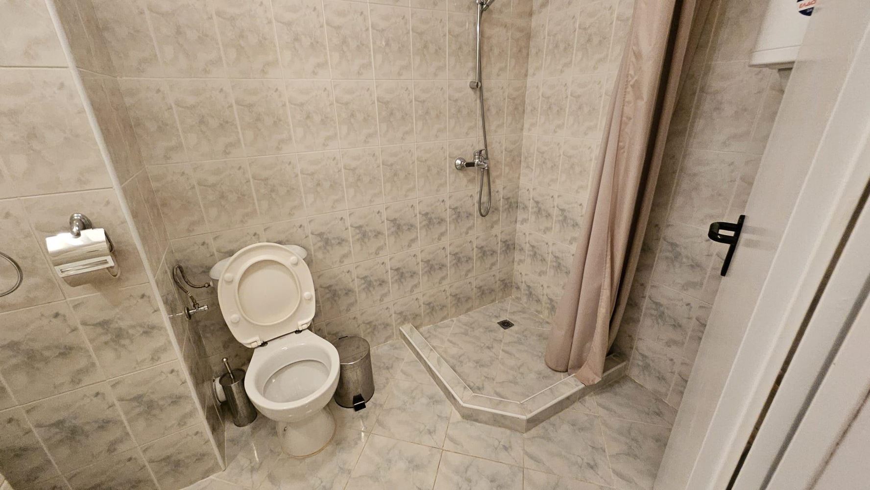 Stylové studio s vynikajícím vybavením v první linii u moře v Aheloy – připravené pro váš domov u moře