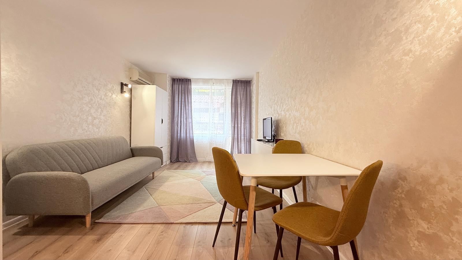 Stylové studio ve Sveti Vlasu – 200 m od moře, s bazénem a připravené k nastěhování