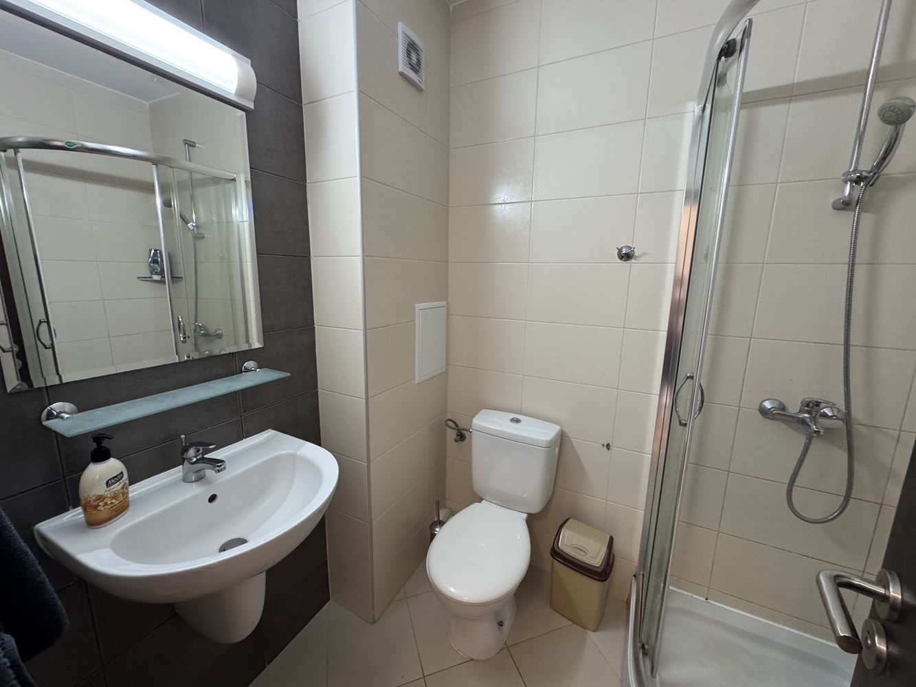 Apartmán s jednou ložnicí v moderním komplexu ve Sveti Vlas – útulná nemovitost připravená k nastěhování