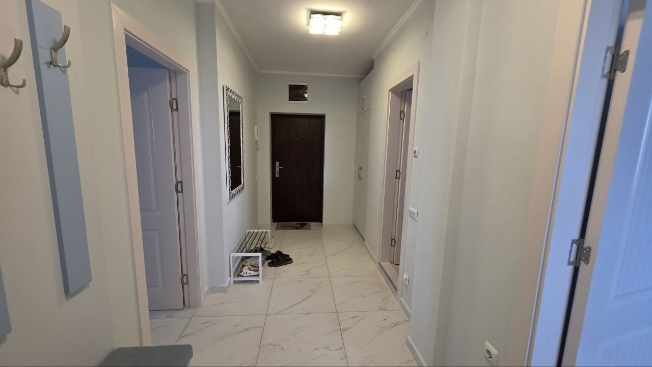 Prostorný apartmán se dvěma ložnicemi s částečným výhledem na moře v prestižním komplexu v Nesebaru – připravený pro své nové majitele