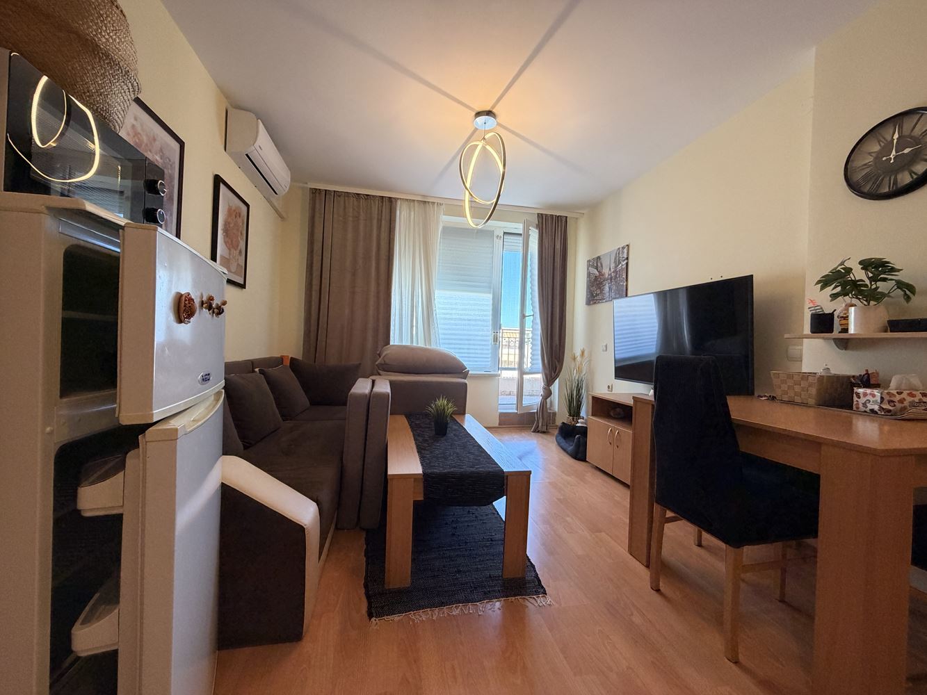 Útulný apartmán s jednou ložnicí v Slunečném pobřeží – krásný výhled na bazén a vynikající komplex pro odpočinek a investici