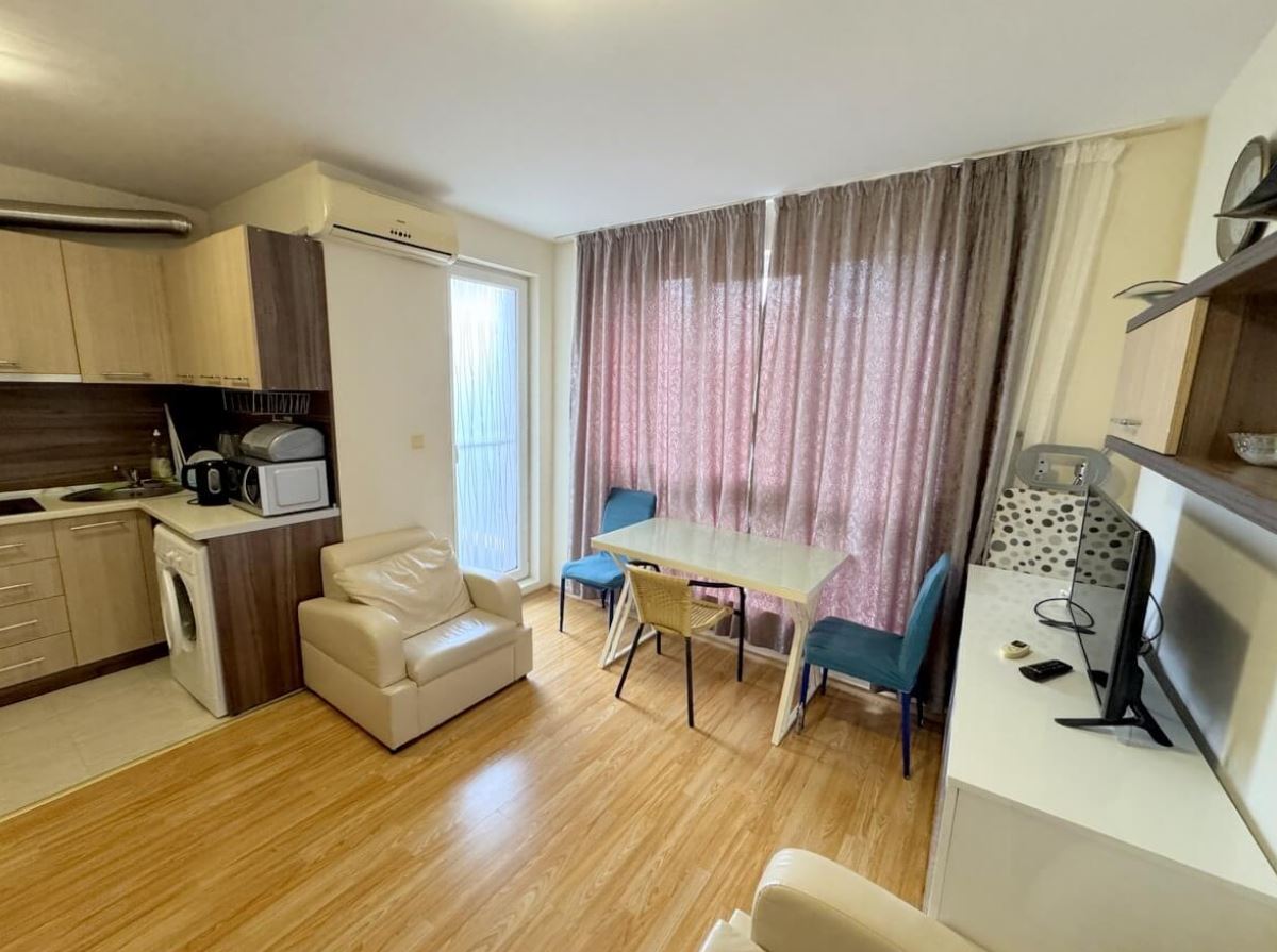 Mořský komfort a útulnost ve stylovém apartmánu s jednou ložnicí v Ravdě