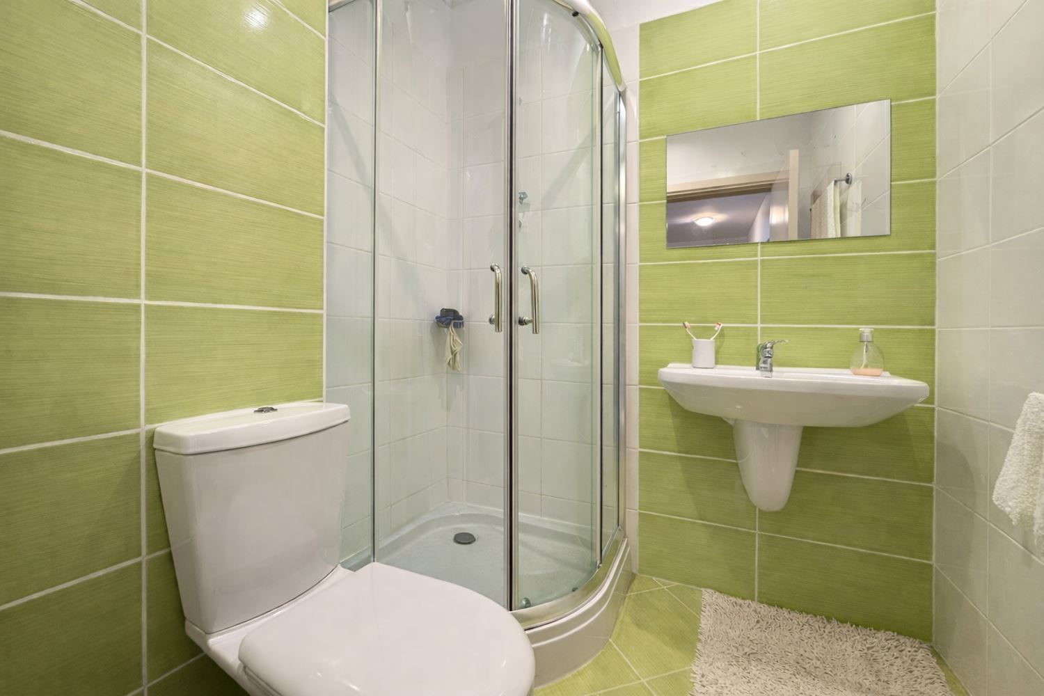 Apartmán se dvěma ložnicemi, panoramatickým výhledem na moře a soukromou pláží v prestižním komplexu v Černomorci