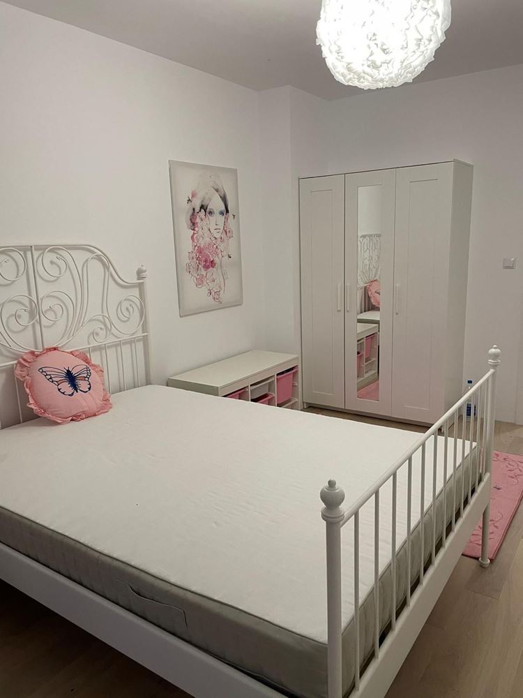 Prostorný pětipokojový apartmán s výhledem na moře v Pomorie – komfort, styl a funkčnost pro velkou rodinu