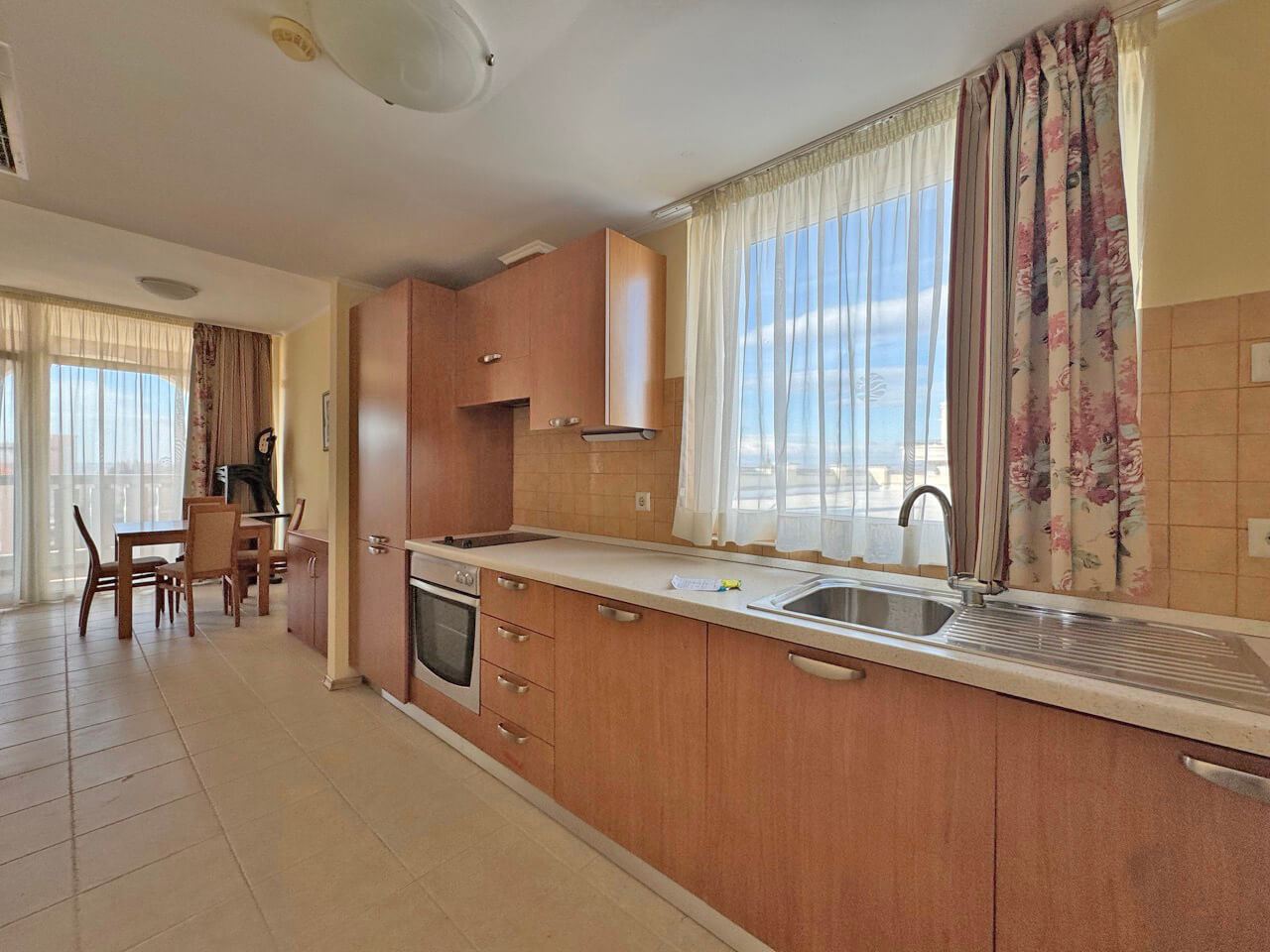 Exkluzivní apartmán s jednou ložnicí v první linii u moře v Pomorie – luxus, prestiž a investice s okamžitou návratností