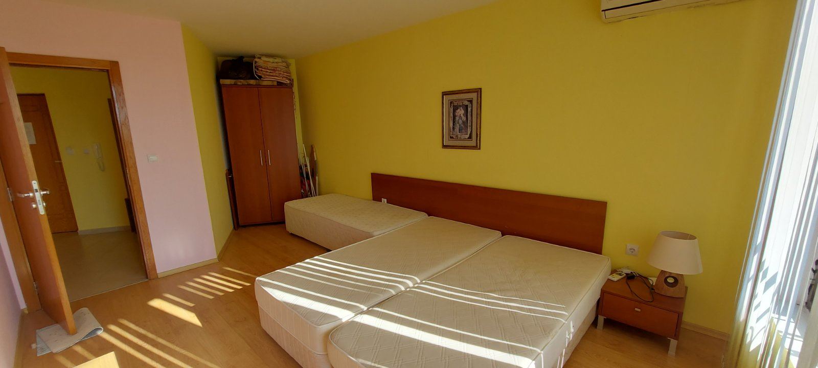 Prostorný apartmán s jednou ložnicí v komplexu s bazénem a vynikajícím vybavením ve Slunečném pobřeží