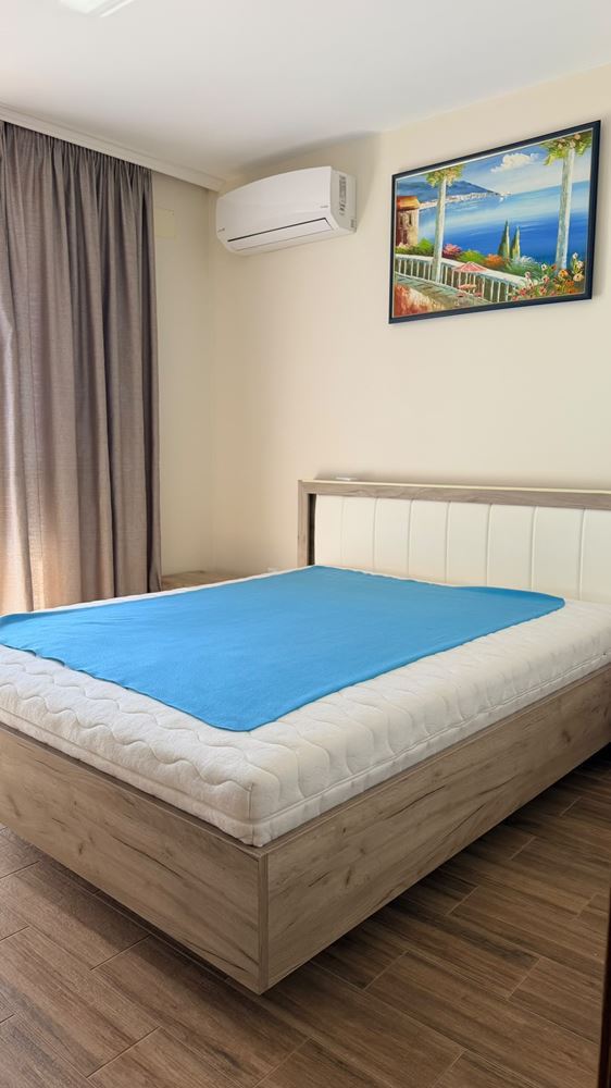 Dvouložnicový apartmán s panoramatickým výhledem, jen krok od moře v Ravdě