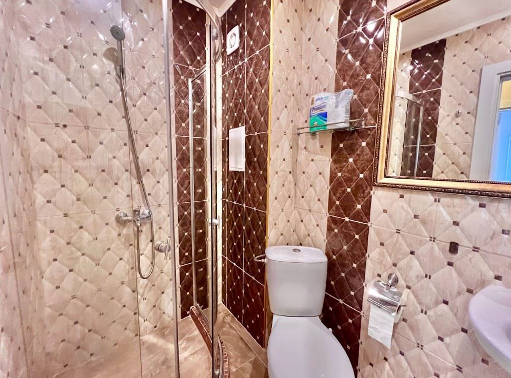 Útulný dvoupokojový apartmán s jednou ložnicí v Ravdě – styl, pohodlí a klid u moře