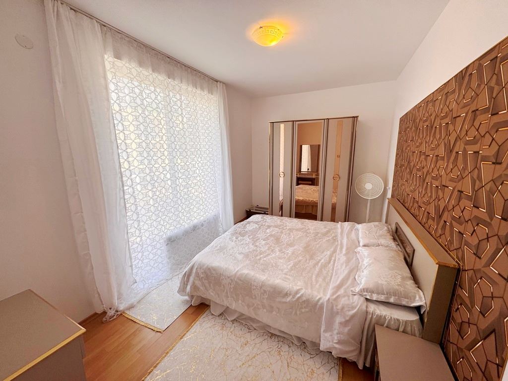 Stylový plně zařízený třípokojový apartmán ve Slunečném pobřeží v komplexu s výborným vybavením