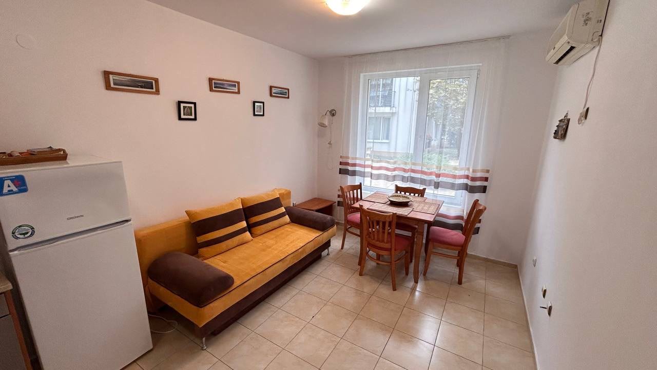 Prostorný apartmán se dvěma ložnicemi v uzavřeném komplexu na Slunečném pobřeží