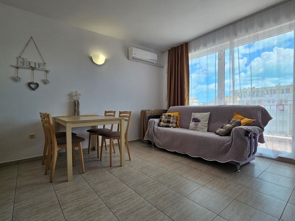 Exkluzivní 2pokojový apartmán s panoramatickým výhledem na bazén ve Slunečném pobřeží