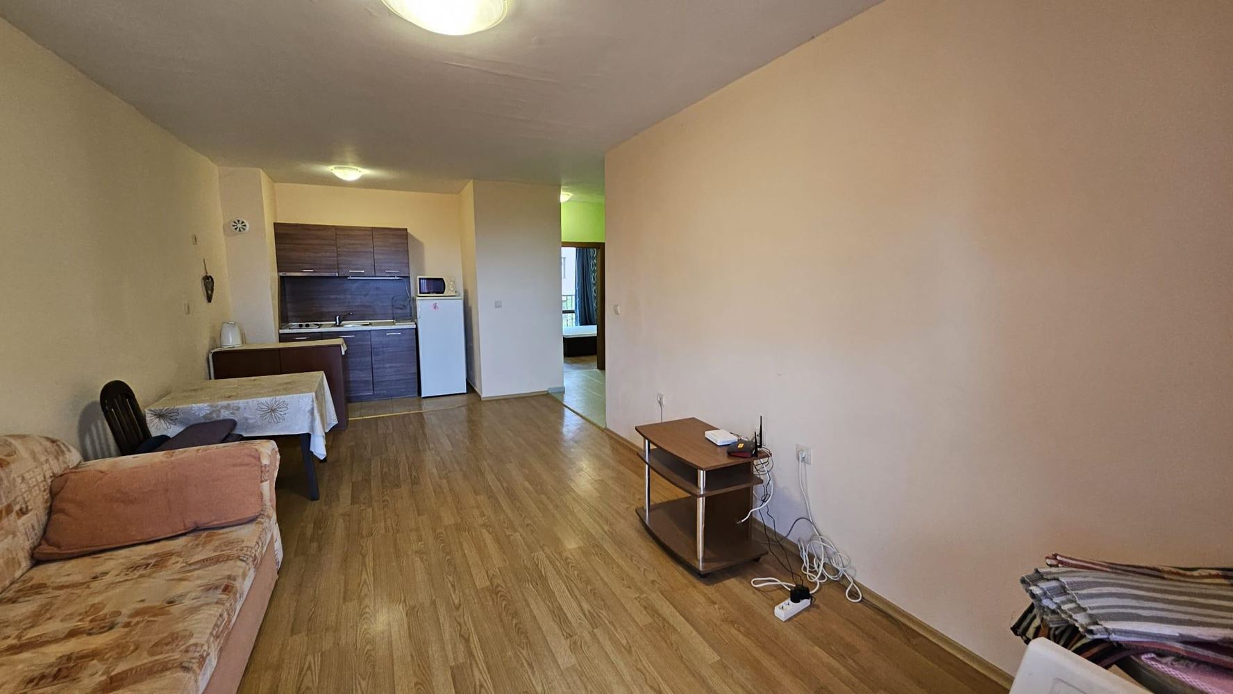 Prostorný apartmán se dvěma ložnicemi v Primorsku – komfort, klid a nízký poplatek za údržbu