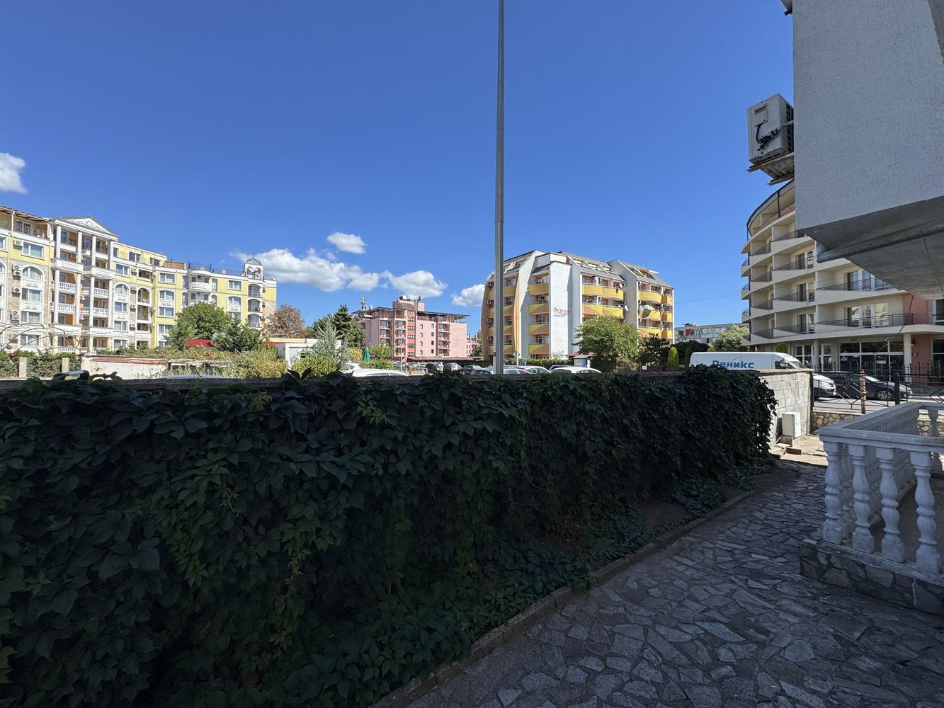 Útulný apartmán s jednou ložnicí v srdci Slunečného pobřeží v komplexu s vynikající infrastrukturou