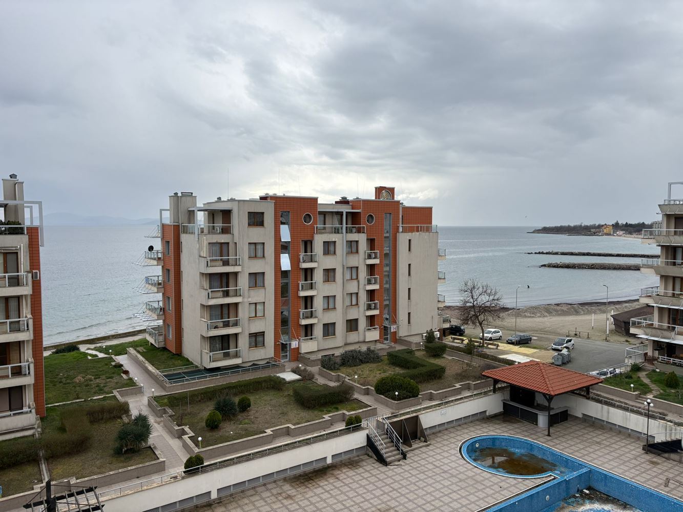 Panoramatický dvoupokojový apartmán na první linii moře v Pomorie s přímým výhledem na moře