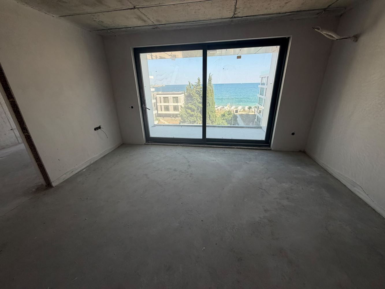 Apartmán s jednou ložnicí s přímým panoramatickým výhledem na moře v Ravdě – prvotřídní komfort a výhled z každého obytného pokoje