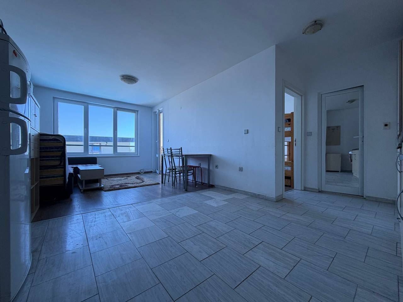 Apartmán s jednou ložnicí v první linii u moře v Pomorie – panoramatický výhled na moře a bazén