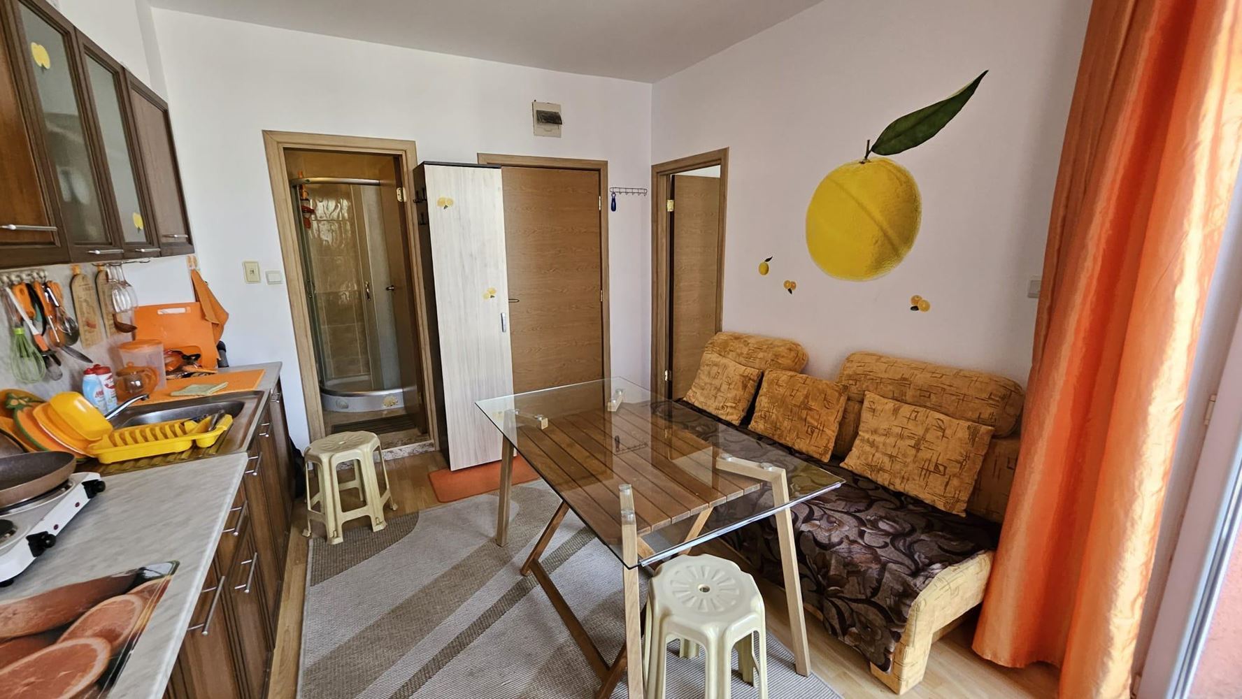 Moderní byt s jednou ložnicí v uzavřeném komplexu s bazény a vodními atrakcemi v oblasti Slunečného pobřeží