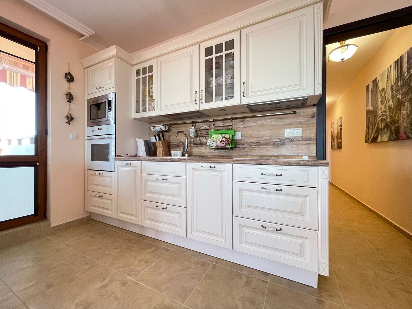 Panoramatický apartmán se třemi ložnicemi jen pár kroků od moře a jachtařského přístavu ve Sveti Vlas