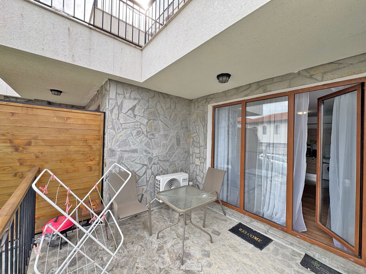 Zařízený apartmán s jednou ložnicí v novém komplexu v Aheloji – klid, zeleň a komfort u moře