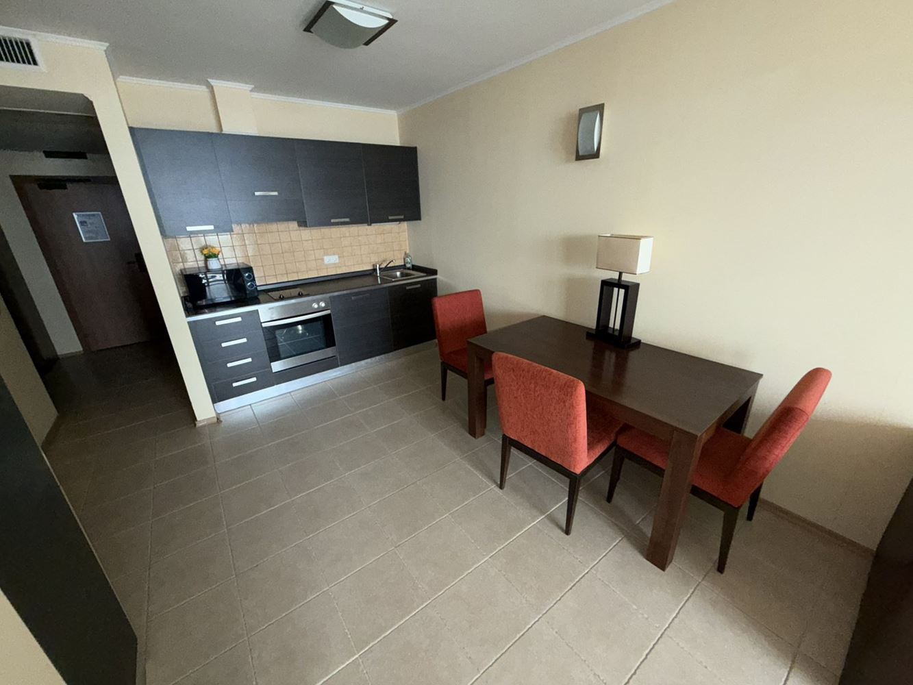 Byt se dvěma ložnicemi v Pomorie s přímým výhledem na moře – luxusní život na první linii