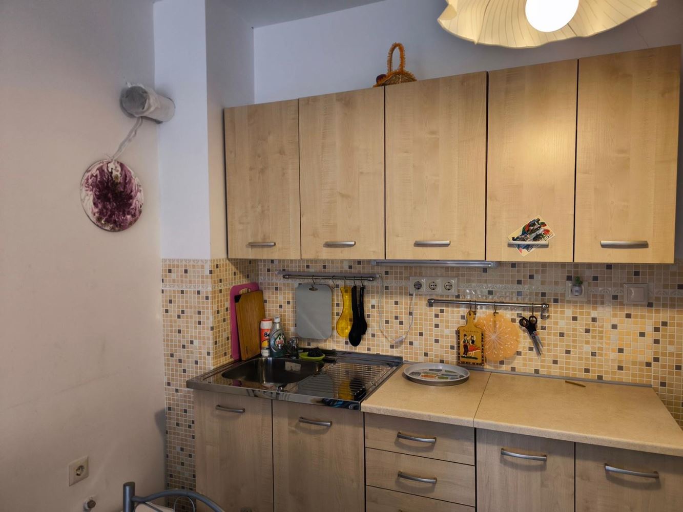 Prostorné a světlé studio v Pomorí – centrální poloha, nízké náklady a výborná investice