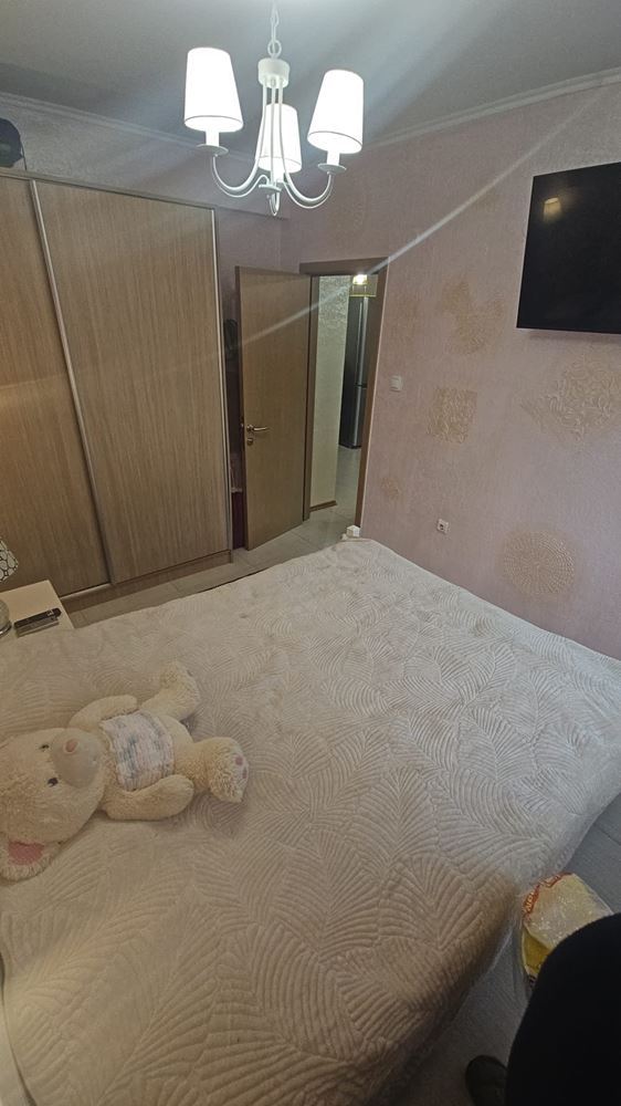 Třípokojový apartmán v uzavřeném komplexu ve Sveti Vlas – pouhých 300 m od pláže