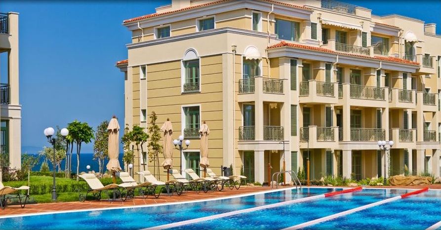 Apartmán v první linii u moře s výhledem na moře – plně zařízená nemovitost v komplexu ve středomořském stylu