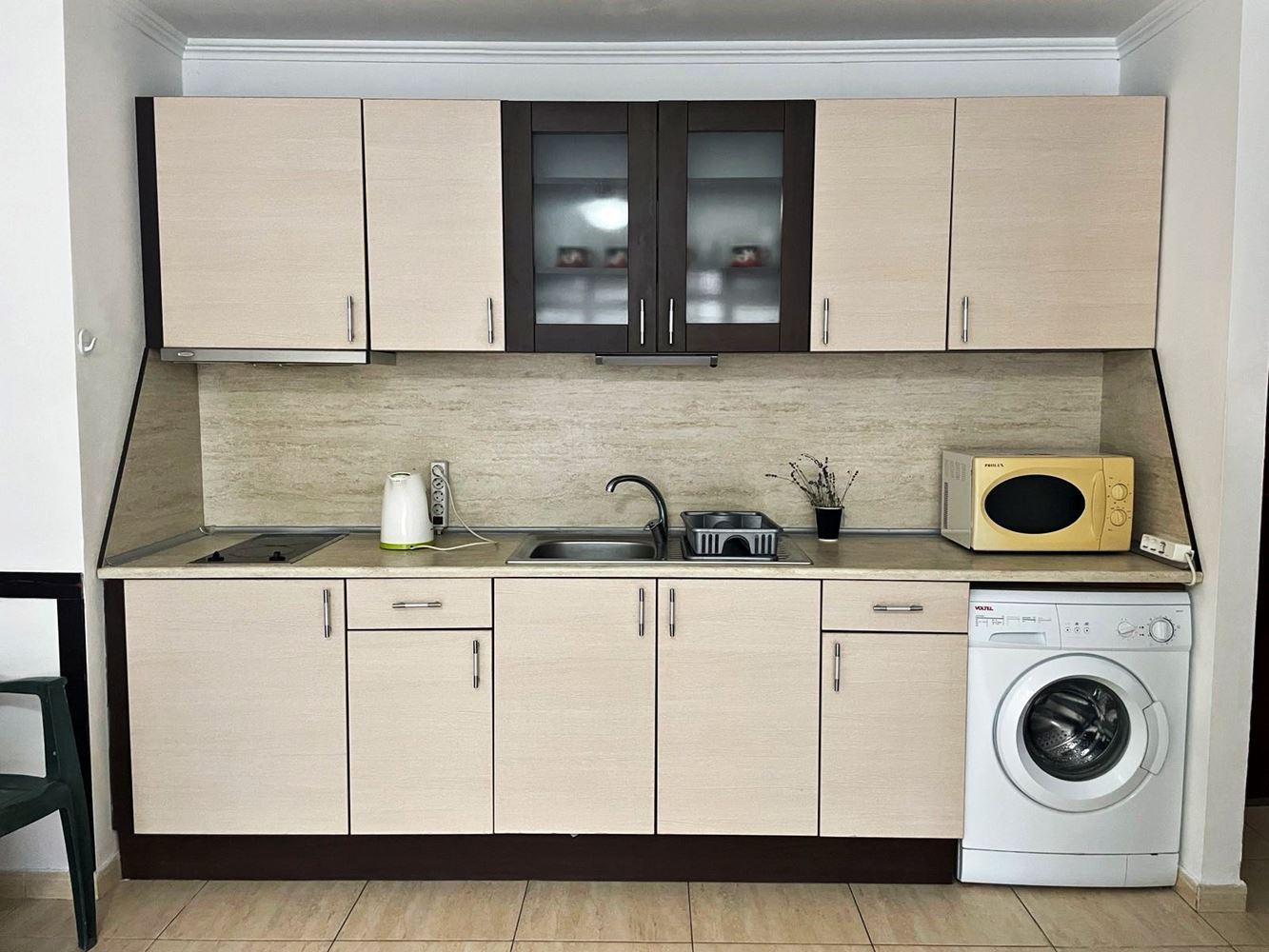 Luxus a klid v první linii u moře ve Sveti Vlas – prostorný apartmán s jednou ložnicí a výhledem na bazén