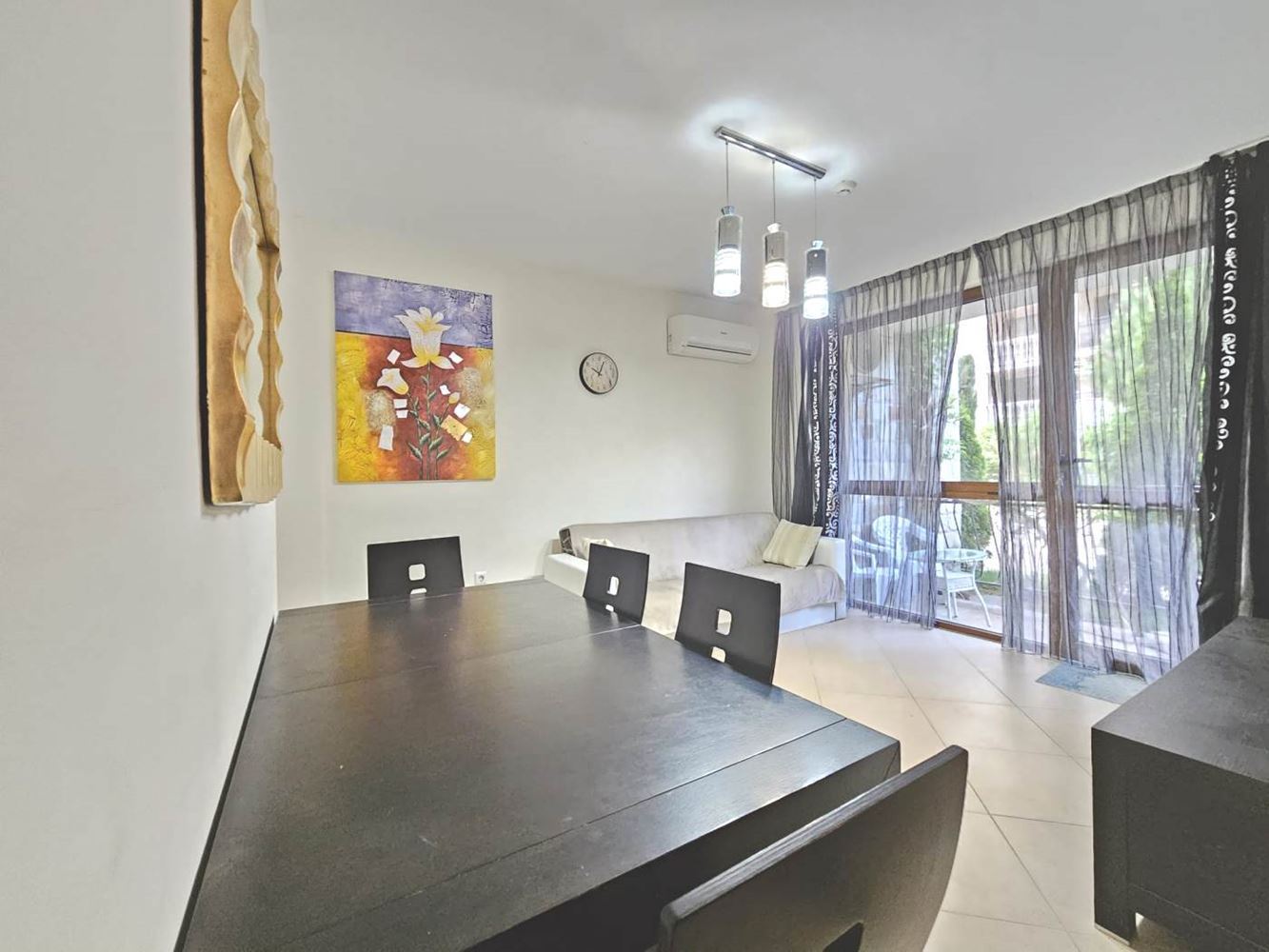 Třípokojový apartmán v přízemí s přímým přístupem k bazénu v luxusním komplexu ve Slunečném pobřeží