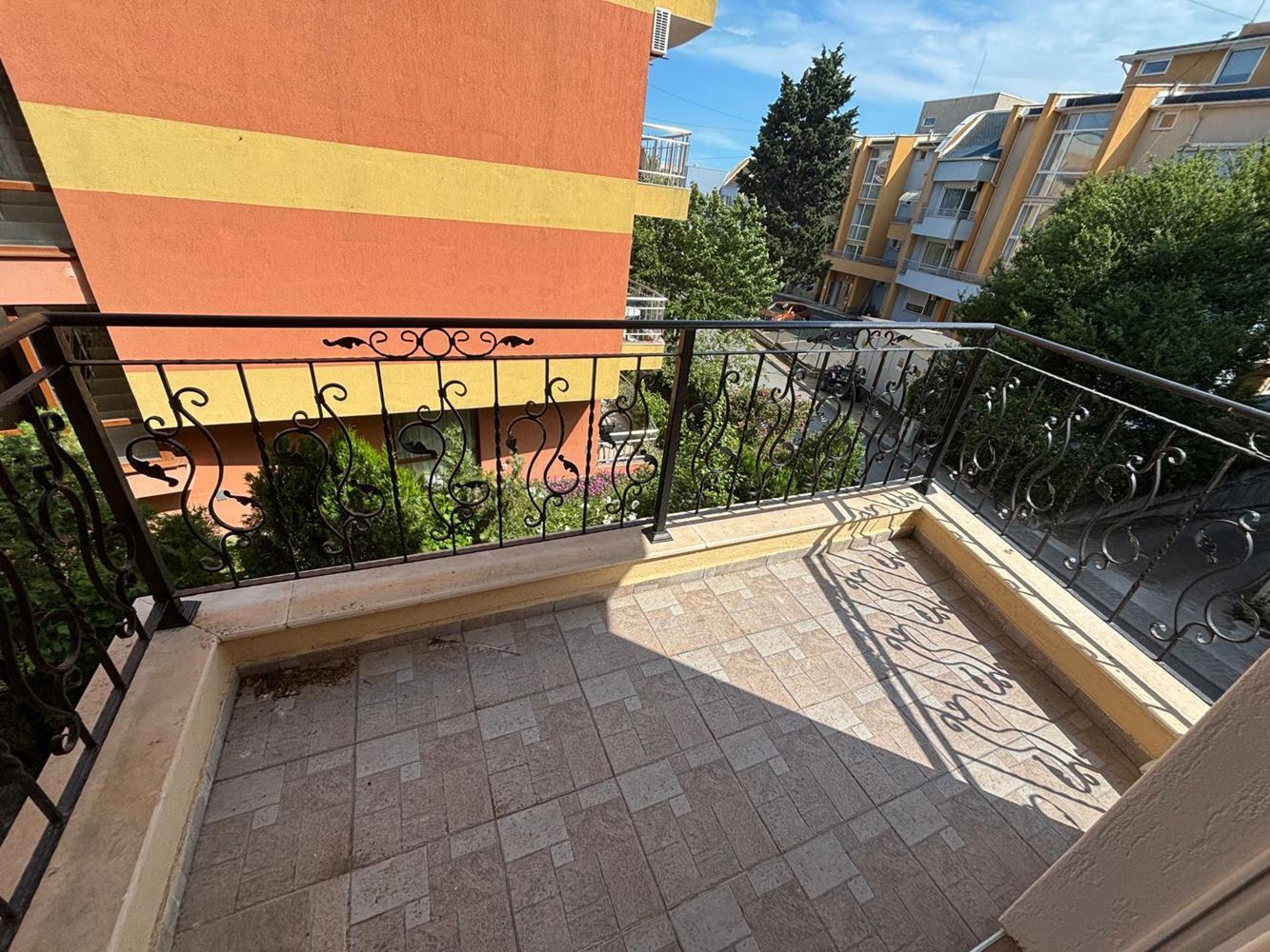 Útulný apartmán s jednou ložnicí v Ravdě – jen 200 m od moře, bez poplatku za údržbu