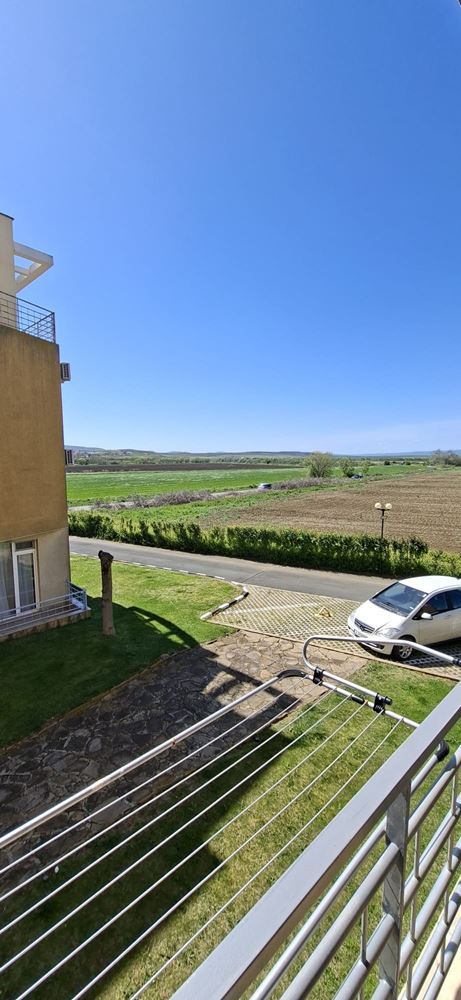 Prostorný a světlý byt s jednou ložnicí v udržovaném komplexu poblíž Slunečného pobřeží