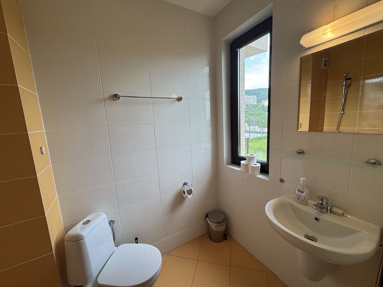 Kompaktní studio s panoramatickým výhledem na hory ve Sveti Vlasu – komfort, příroda a vynikající infrastruktura