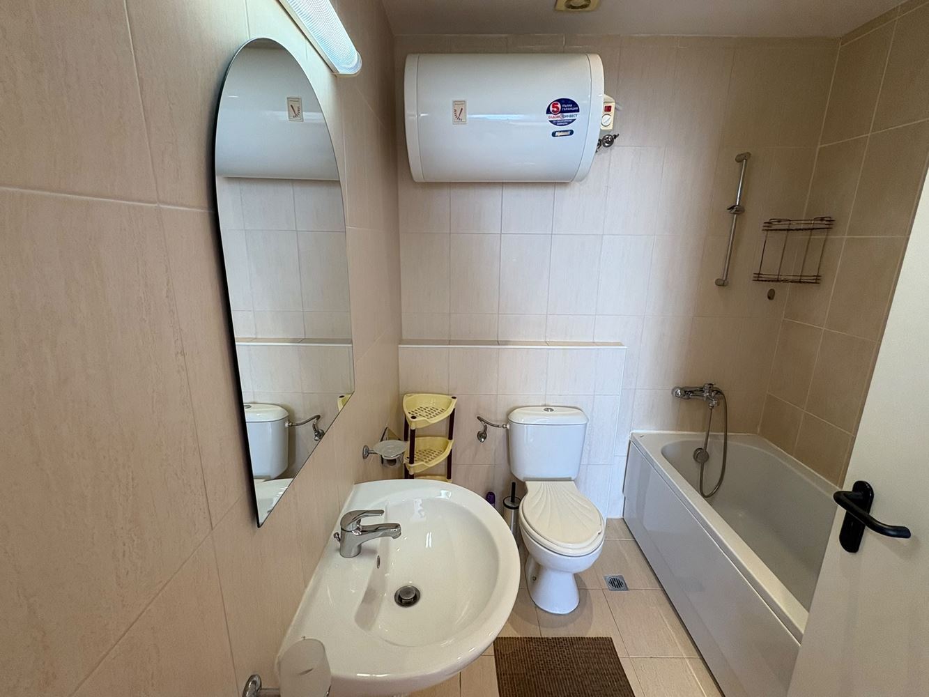 Apartmán s jednou ložnicí ve Slunečném pobřeží – komfort v komplexu s bazény a vodními skluzavkami