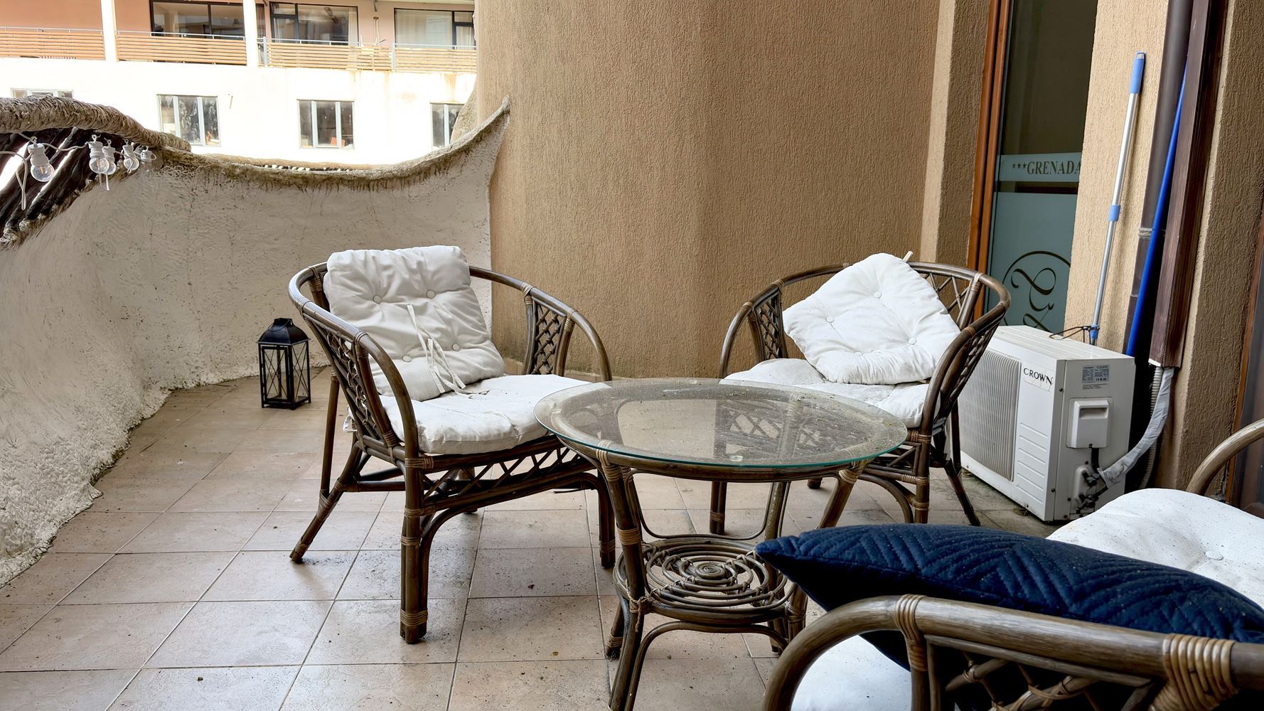 Stylový apartmán s jednou ložnicí 100 metrů od pláže na Slunečném pobřeží – komfort, luxus a skvělá lokalita