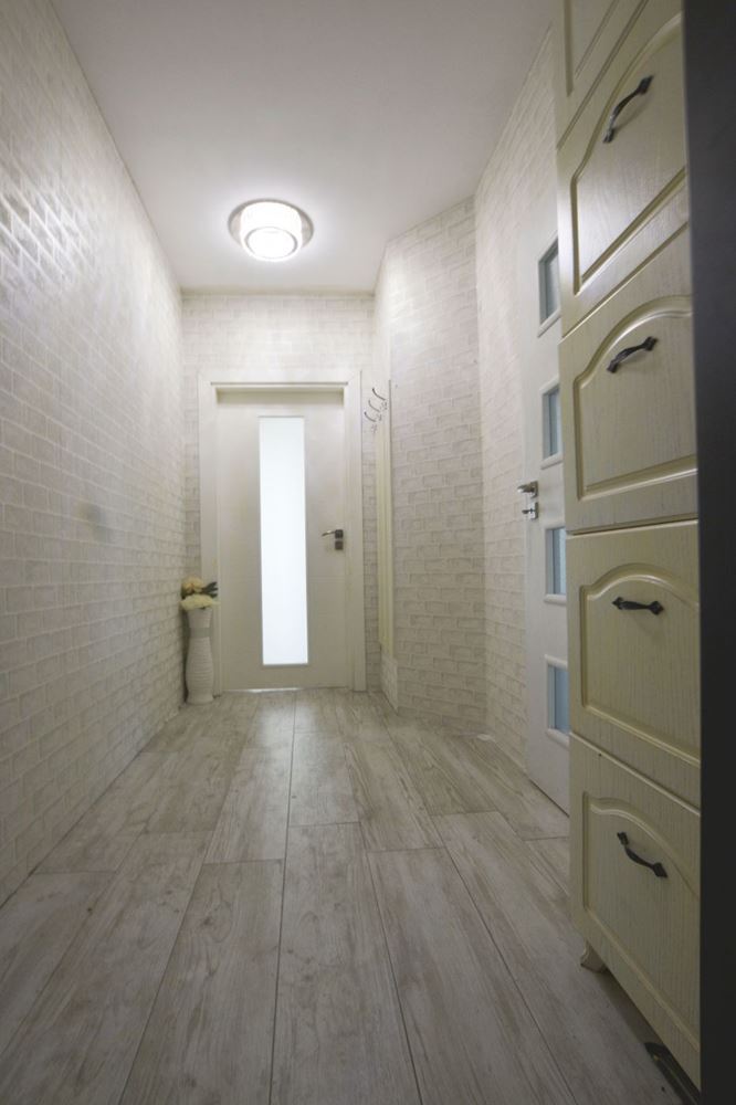 Luxusní třípokojový apartmán s výhledem na moře na první linii v Ravdě – 114 m², dvě terasy a maximální komfort
