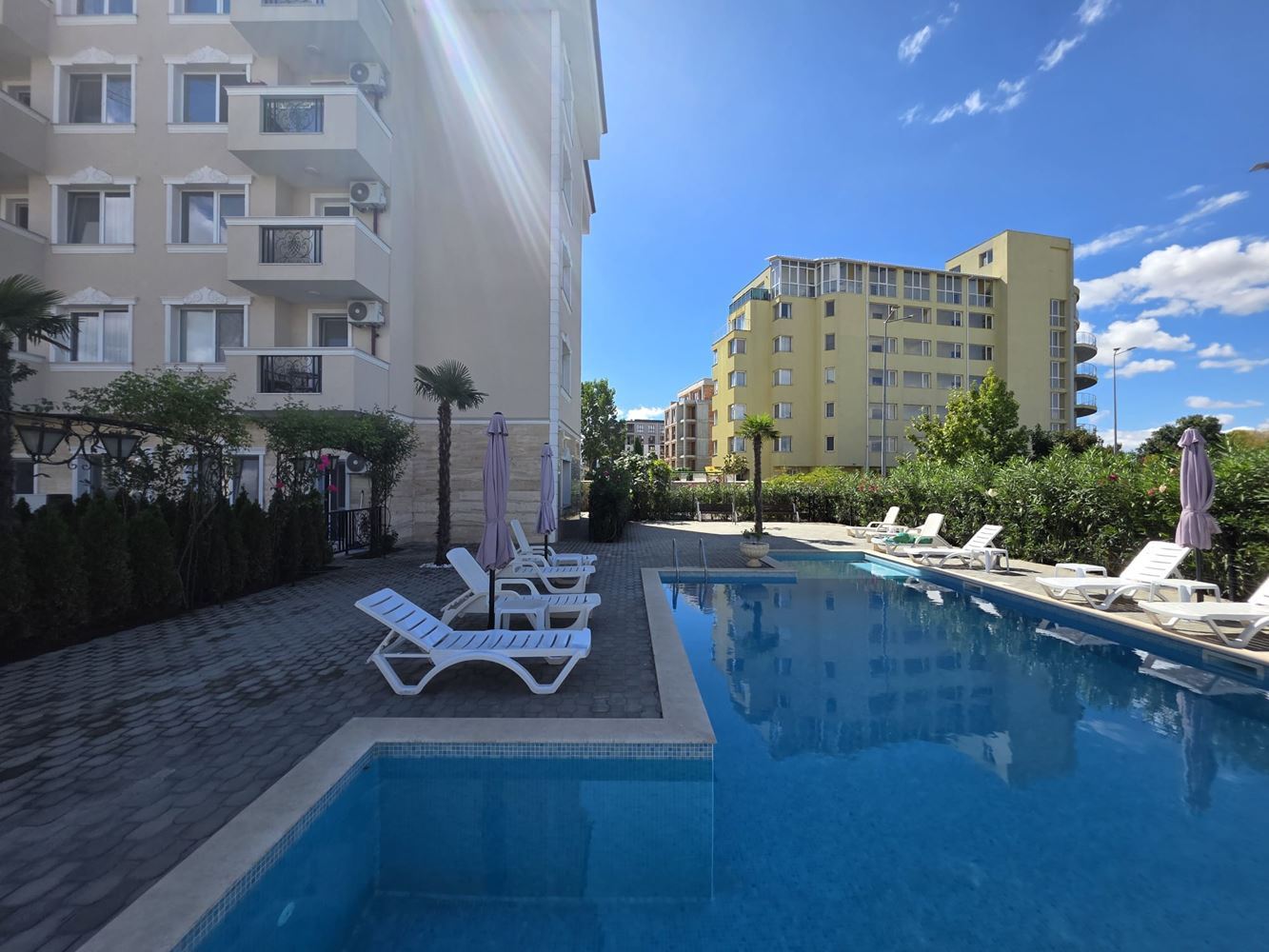 Luxusní třípokojový byt v udržovaném komplexu v Sunny Beach