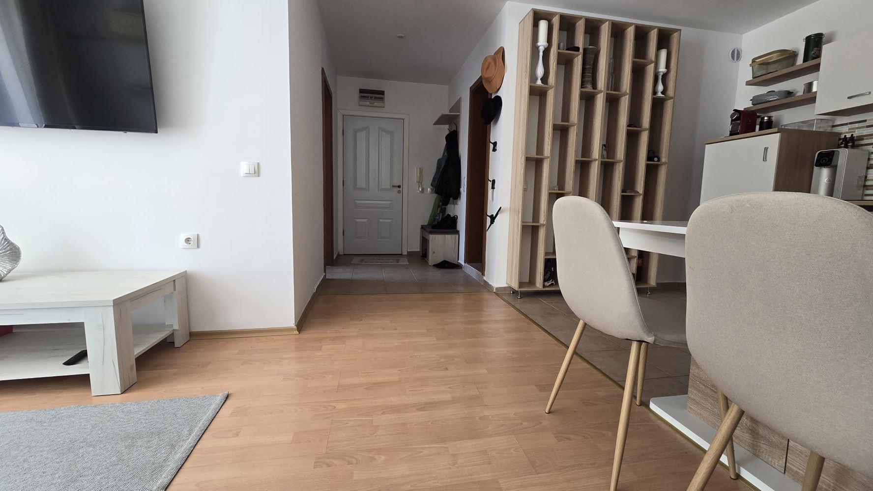 Stylový apartmán s jednou ložnicí v elitním komplexu ve Sveti Vlas – komfort, klid a celoroční pohodlí