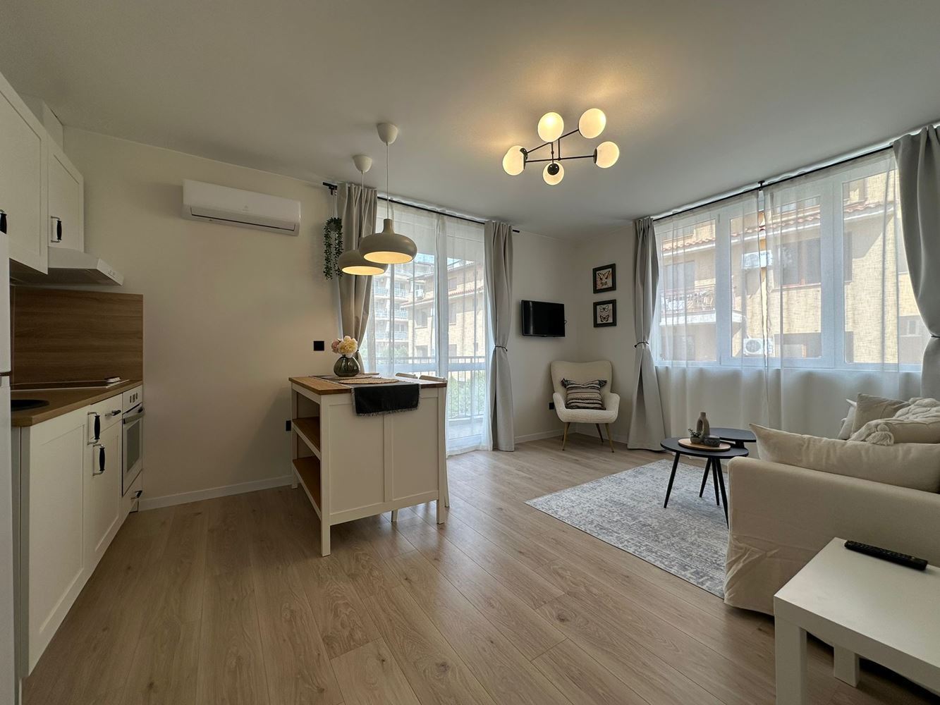 Luxusně zařízený apartmán s jednou ložnicí bez poplatku za údržbu na Slunečném pobřeží