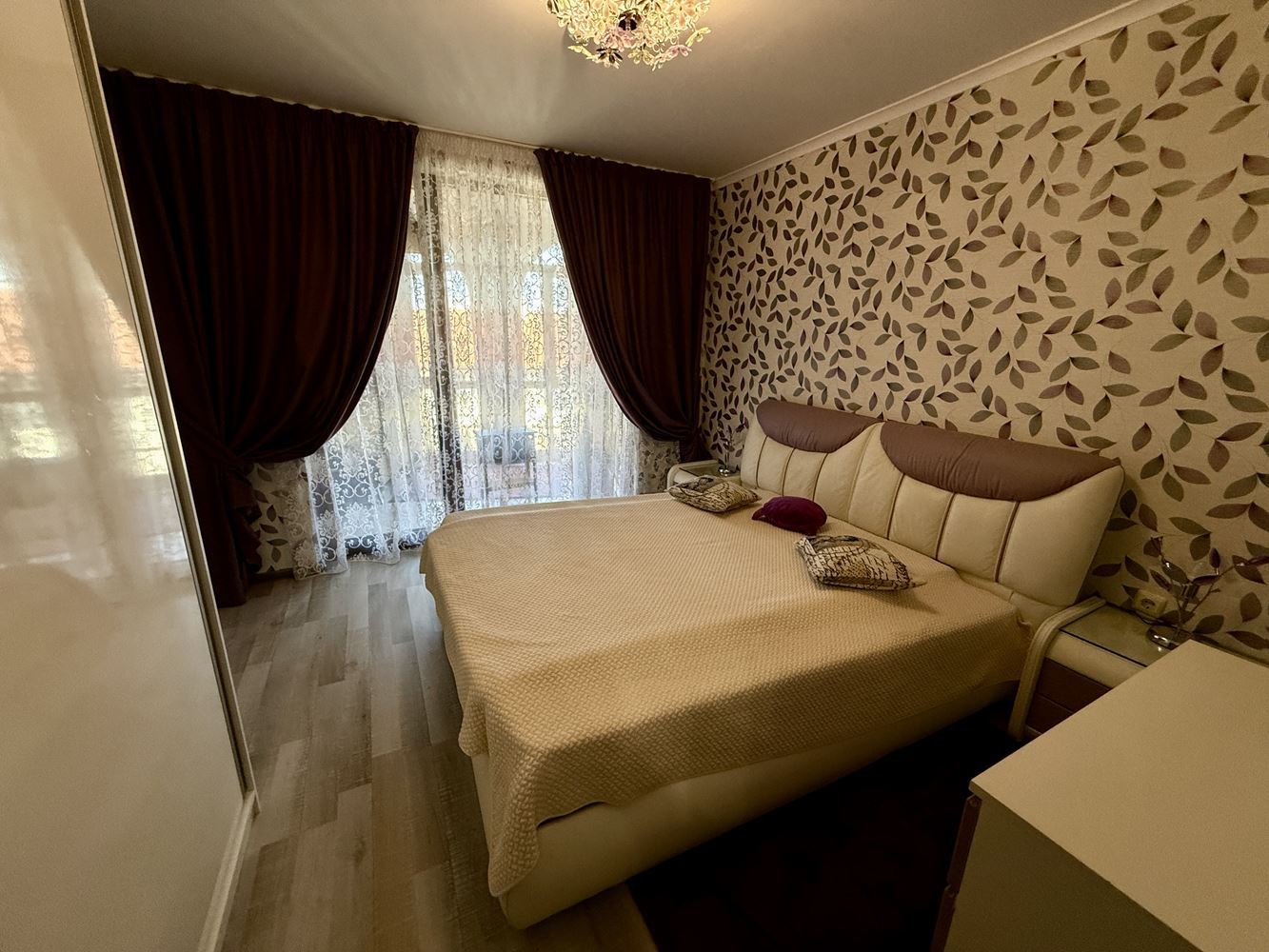 Apartmán v první linii ve Sveti Vlas – stylová nemovitost u pláže a jachetního přístavu „Marina Dinevi“