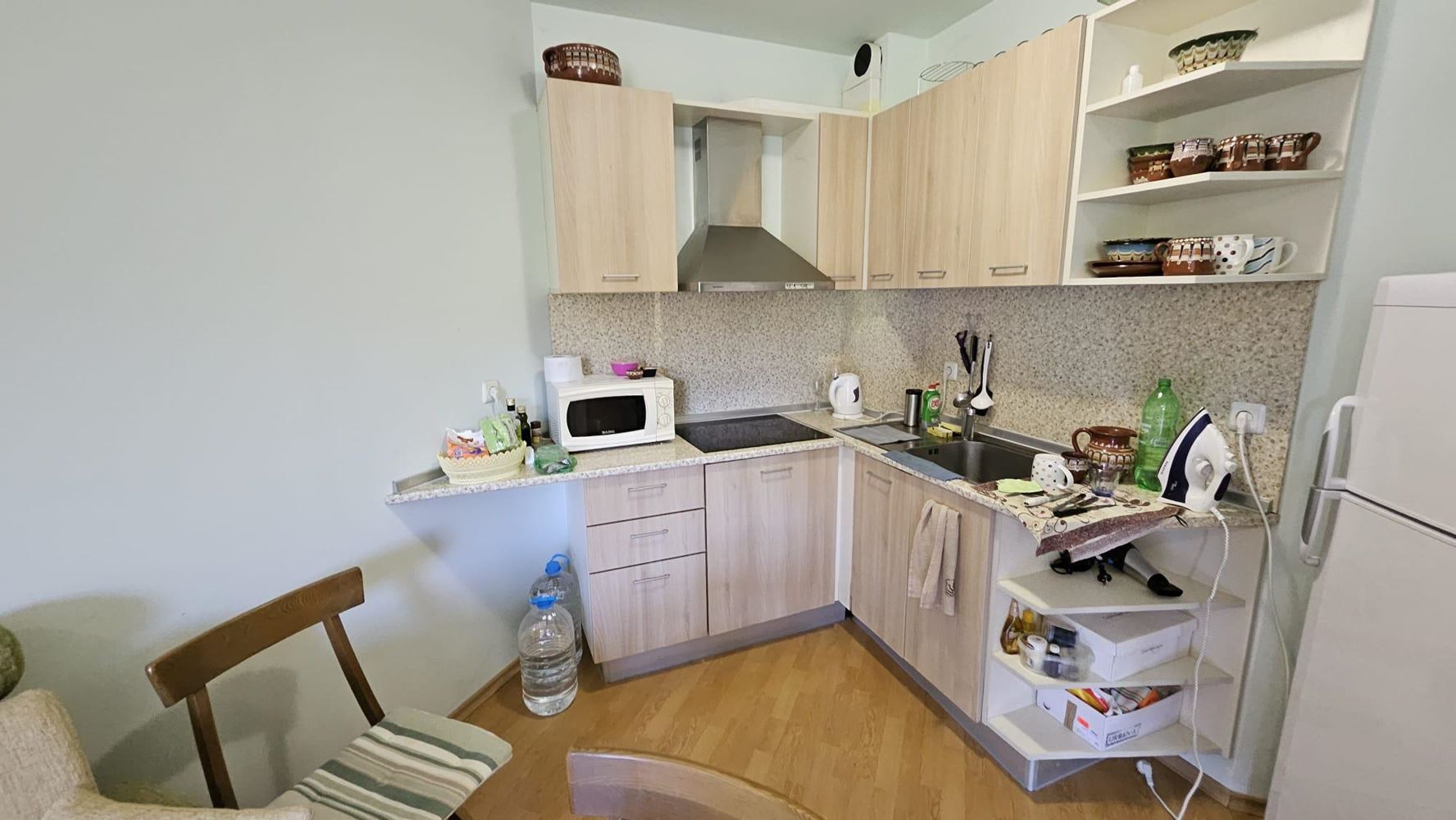 Mořské panorama a komfort pouhých 100 metrů od pláže! Zařízený apartmán s jednou ložnicí v komplexu v Byale
