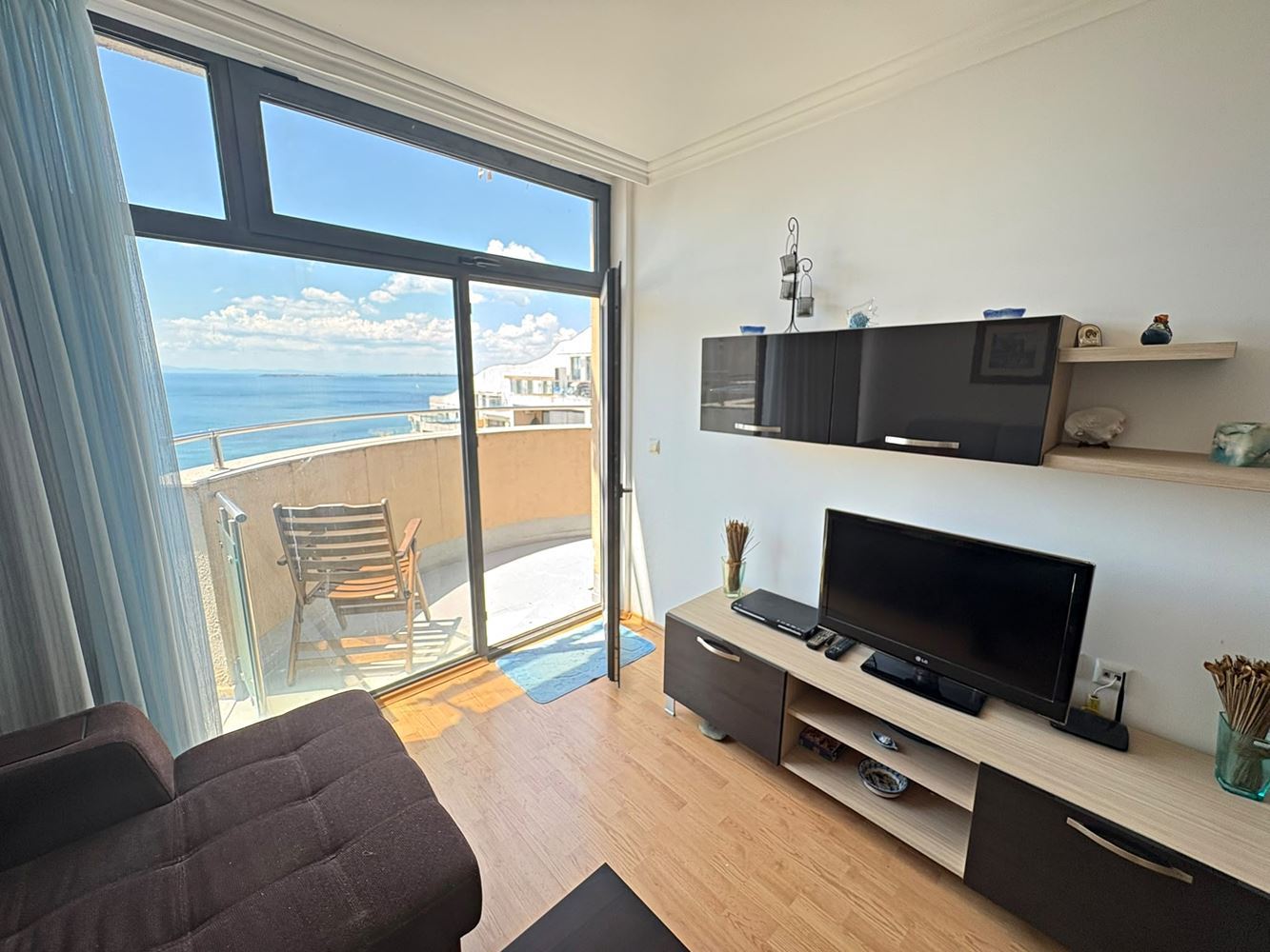 Luxusní apartmán s jednou ložnicí s panoramatickým výhledem na moře v první linii ve Sveti Vlas
