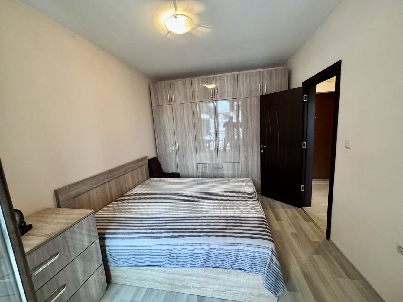 Apartmán s jednou ložnicí a panoramatickým výhledem na moře v Nesebaru – pouze 200 m od pláže, skvělá investice i domov u moře