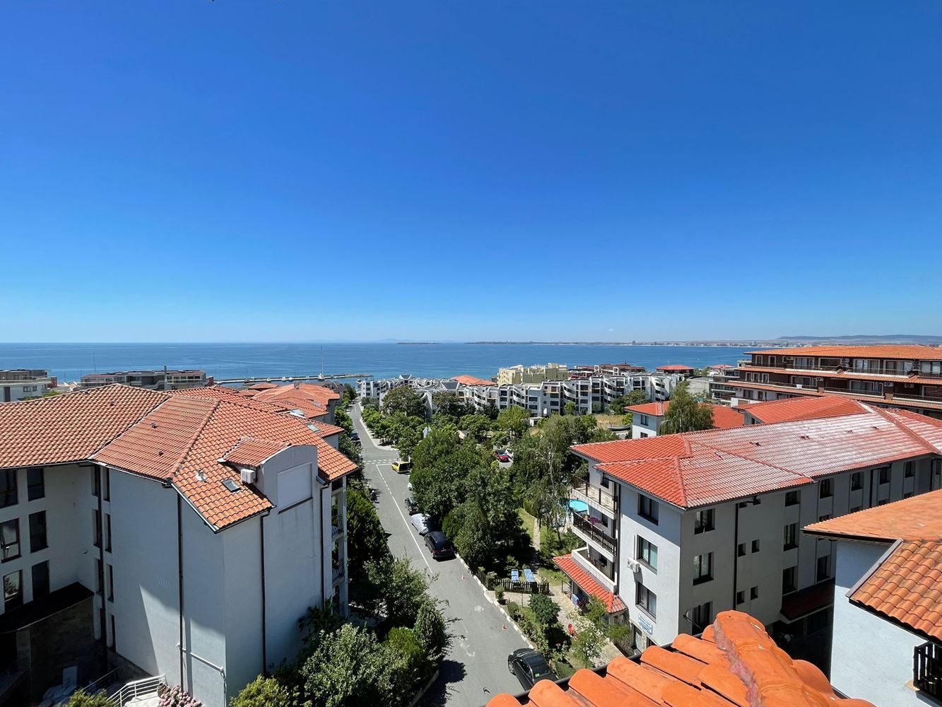 Panoramatický apartmán se třemi ložnicemi jen pár kroků od moře a jachtařského přístavu ve Sveti Vlas