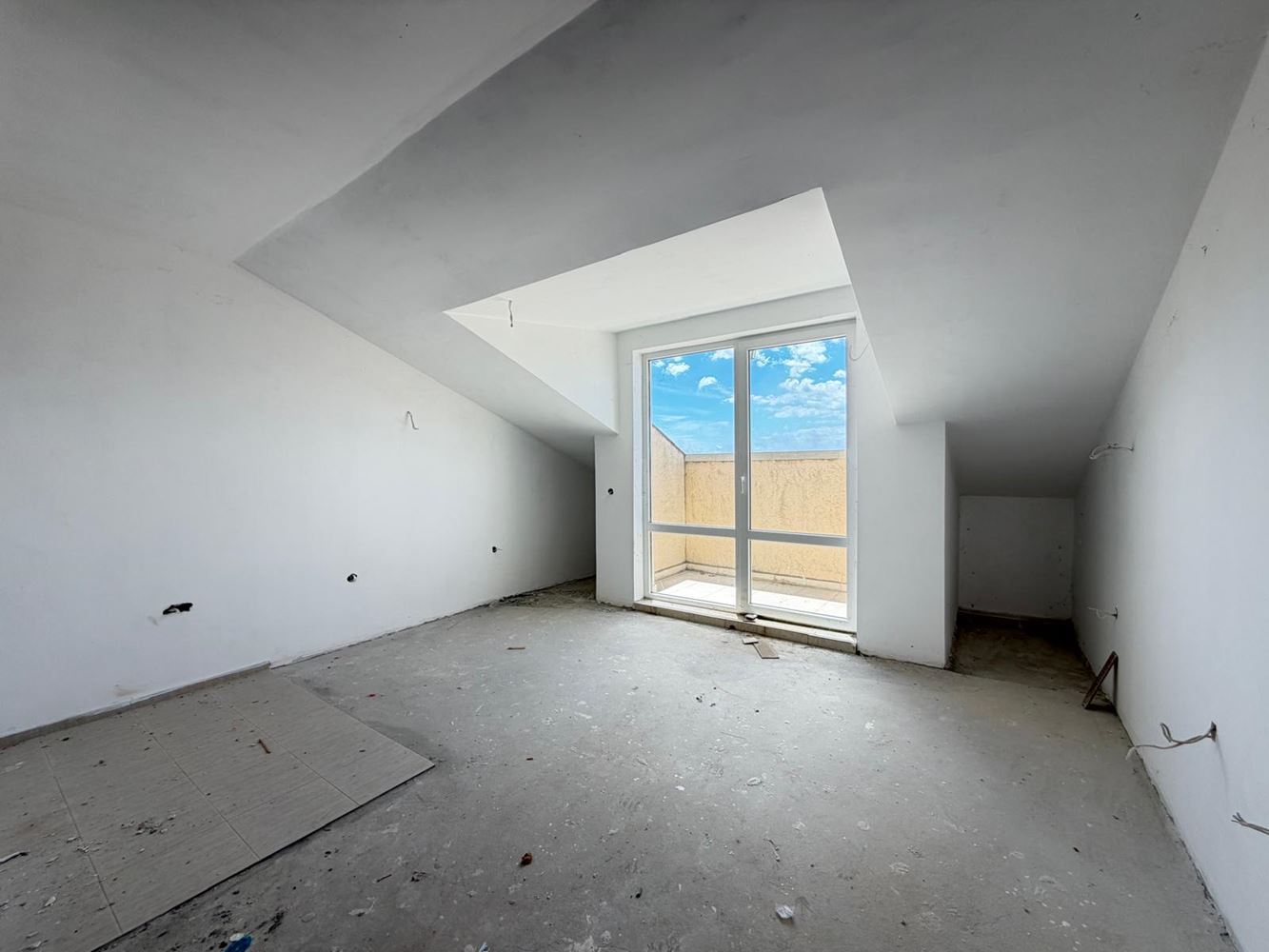 Nový apartmán s jednou ložnicí bez poplatku za údržbu v klidné oblasti u Slunečného pobřeží