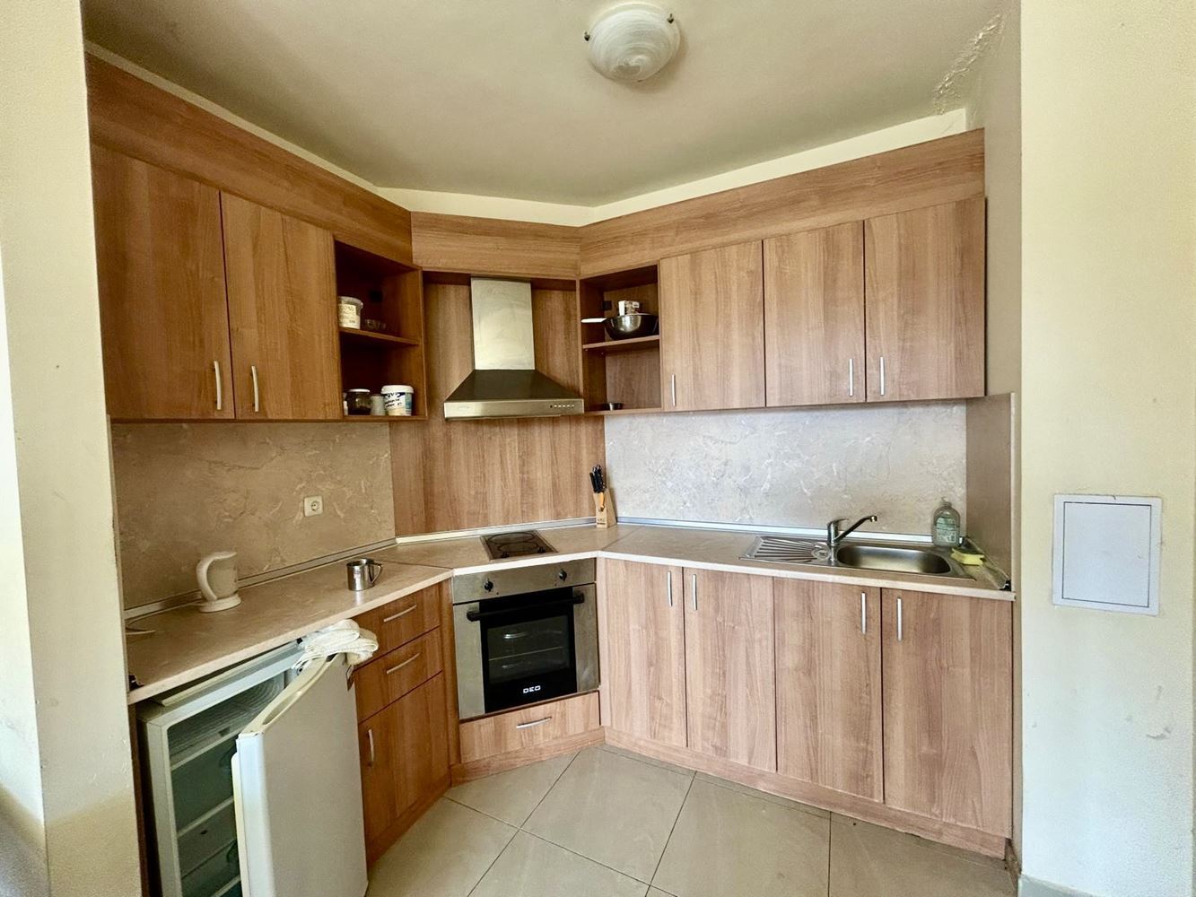 Dvoupokojový apartmán v centrální části Slunečného pobřeží s výhledem na bazén