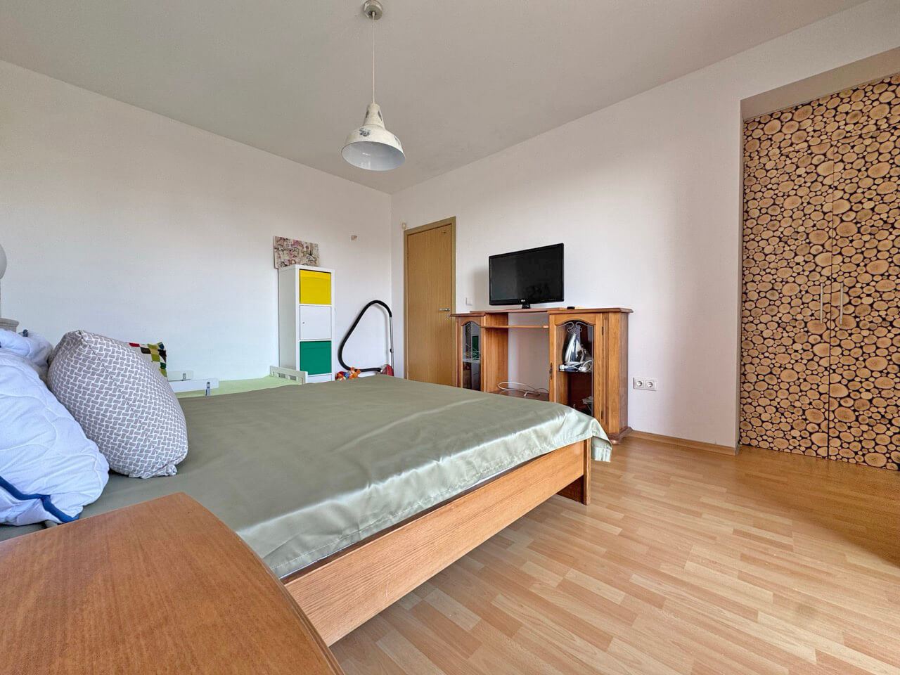 Luxusní penthouse na Slunečném pobřeží s působivou panoramatickou terasou a skvělou lokalitou